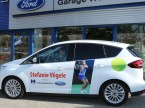 Stefanie Vögeli fühlt sich im Ford C-Max bereits sehr wohl.